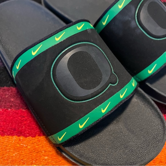 Nike Oregon ducks Slides Slip Ons Mens 7.5 women’s 9 - Picture 4 of 16